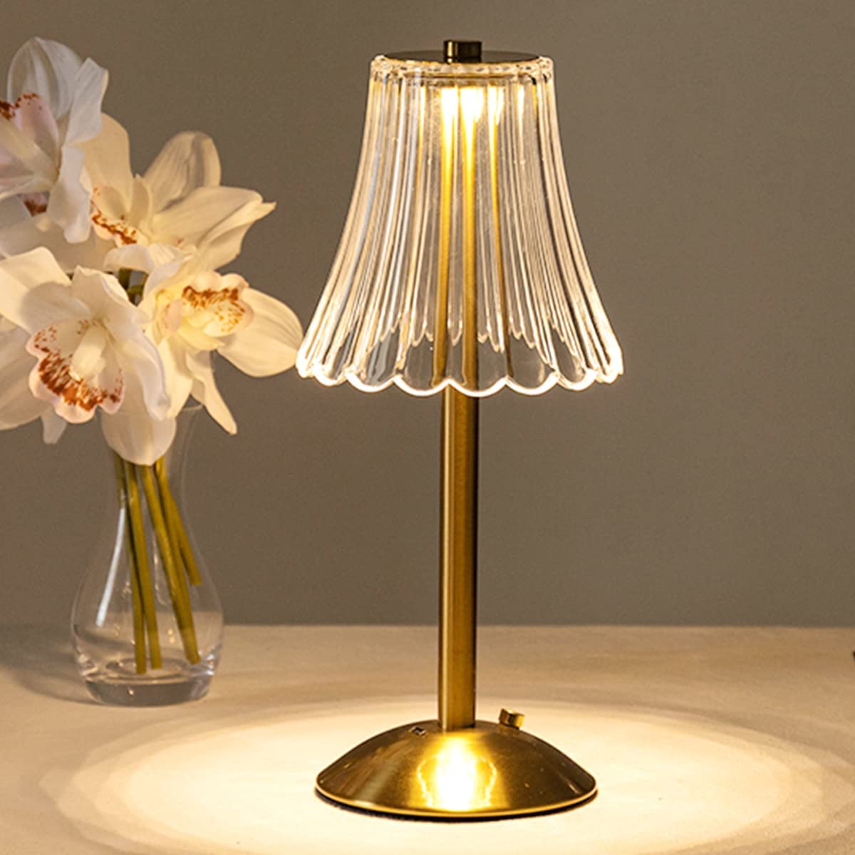 CrystalGlow - Luxurious Gold Table Lamp