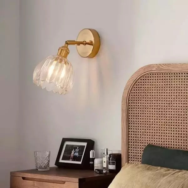 BloomGlow - Retro Flower-Shaped Wall Lamp